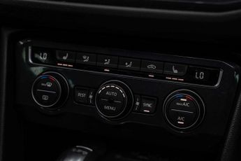 VOLKSWAGEN TIGUAN 1.5 Tiguan R-Line TSi Evo Semi-Auto 5dr