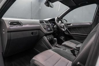 VOLKSWAGEN TIGUAN 1.5 Tiguan R-Line TSi Evo Semi-Auto 5dr