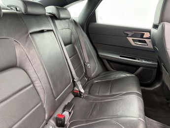 Jaguar XF 2.0 XF R-Sport D AWD Auto 4WD 4dr