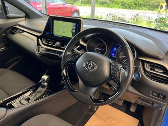TOYOTA C-HR 1.8 C-HR Design HEV CVT 5dr