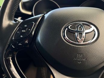 TOYOTA C-HR 1.8 C-HR Design HEV CVT 5dr