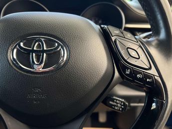 TOYOTA C-HR 1.8 C-HR Design HEV CVT 5dr