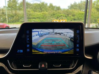 TOYOTA C-HR 1.8 C-HR Design HEV CVT 5dr