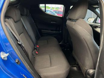 TOYOTA C-HR 1.8 C-HR Design HEV CVT 5dr