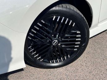 NISSAN LEAF Leaf Tekna Electric 110kw, 39kwh (Automatic)
