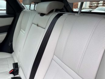 Land Rover RANGE ROVER VELAR 2.0 Range Rover Velar R-Dynamic S D240 Auto 4WD 5dr