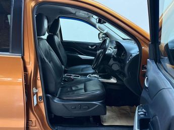 Nissan Navara 2.3 Navara Tekna dCi Auto 4WD 5dr