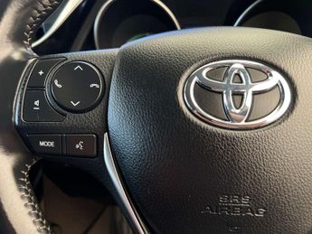 TOYOTA AURIS 1.8 Auris Icon HEV VVT-i CVT 5dr