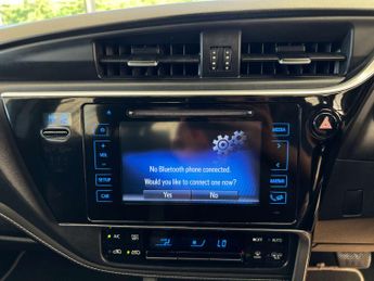 TOYOTA AURIS 1.8 Auris Icon HEV VVT-i CVT 5dr