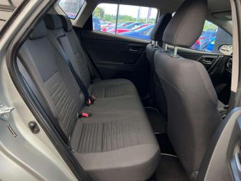 TOYOTA AURIS 1.8 Auris Icon HEV VVT-i CVT 5dr