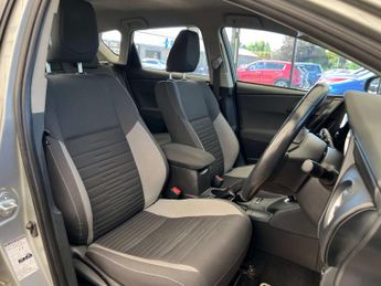 TOYOTA AURIS 1.8 Auris Icon HEV VVT-i CVT 5dr