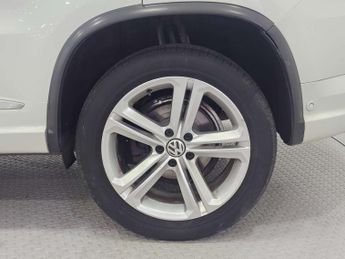 VOLKSWAGEN TIGUAN 2.0 Tiguan R-Line Edition TDI BlueMotion Technology 4Motion Semi