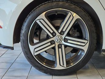 Volkswagen GOLF 2.0 Golf R TSi Semi-Auto 4WD 5dr