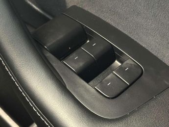 TESLA MODEL 3 Model 3 Long Range AWD 4WD 4dr
