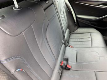 BMW 5 SERIES 2.0 520d xDrive M Sport MHEV Auto 4WD 5dr
