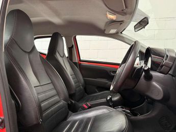 Toyota AYGO 1.0 VVT-i x-cite Hatchback 5dr Petrol x-shift Euro 5 Euro 5 (68 