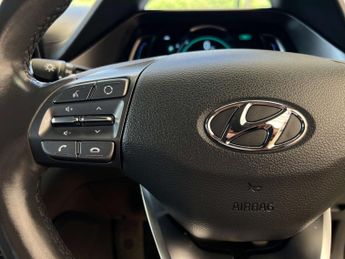 HYUNDAI IONIQ 1.6 IONIQ Premium SE FHEV Semi-Auto 5dr