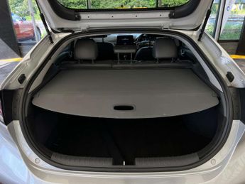 HYUNDAI IONIQ 1.6 IONIQ Premium SE FHEV Semi-Auto 5dr
