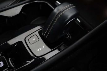 Volvo XC40 1.5 T3 R-Design SUV 5dr Petrol Auto Euro 6 (s/s) (163 ps)