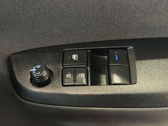 Toyota Yaris 1.5 VVT-h Icon Hatchback 5dr Petrol Hybrid E-CVT Euro 6 (s/s) (1