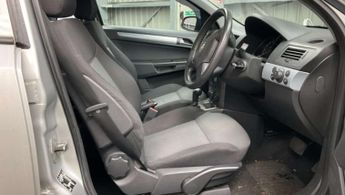 VAUXHALL ASTRA 1.8i 16v Club Hatchback 5dr Petrol Automatic (197 g/km, 123 bhp)