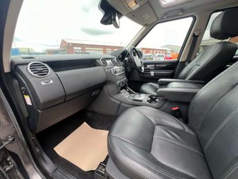 LAND ROVER DISCOVERY 3.0 Discovery Landmark SDV6 Automatic 4WD 5dr *NATIONAL DELIVERY