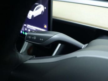 TESLA MODEL 3 Standard Range Plus Saloon 4dr Electric Auto RWD (241 bhp)