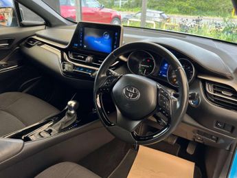 TOYOTA C-HR 1.8 C-HR-Dynamic HEV CVT 5dr