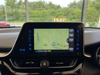 TOYOTA C-HR 1.8 C-HR-Dynamic HEV CVT 5dr
