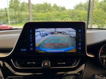 TOYOTA C-HR 1.8 C-HR-Dynamic HEV CVT 5dr