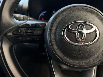 TOYOTA YARIS CROSS 1.5 Yaris Cross Design HEV Auto 5dr