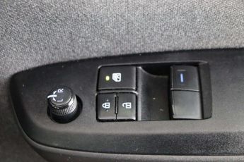 Toyota Yaris 1.5 VVT-h Icon Hatchback 5dr Petrol Hybrid E-CVT Euro 6 (s/s) (1