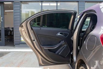 MERCEDES-BENZ A-CLASS 2.1 A 200 D AMG Line Auto 5dr