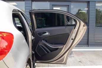 MERCEDES-BENZ A-CLASS 2.1 A 200 D AMG Line Auto 5dr