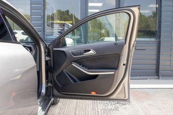 MERCEDES-BENZ A-CLASS 2.1 A 200 D AMG Line Auto 5dr
