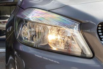 MERCEDES-BENZ A-CLASS 2.1 A 200 D AMG Line Auto 5dr