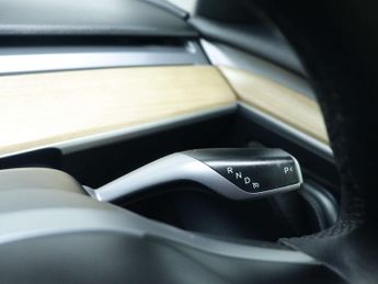 TESLA MODEL 3 Standard Range Plus Saloon 4dr Electric Auto RWD (241 bhp)