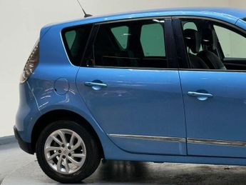 Renault SCENIC 1.5 Scenic Dynamique TomTom dCi Semi-Auto 5dr