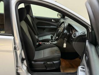 Ford FOCUS 1.6 Focus Zetec Auto 5dr
