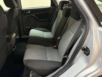 Ford FOCUS 1.6 Focus Zetec Auto 5dr