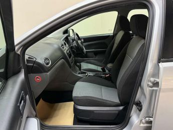 Ford FOCUS 1.6 Focus Zetec Auto 5dr