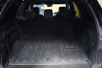 Land Rover Discovery 3.0 Discovery R-Dynamic HSE D MHEV Auto 4WD