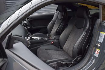 Audi TT 2.0 TT Black Edition 40 TFSI Semi-Auto 3dr