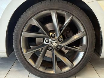 Skoda SUPERB 2.0 Superb SE L Executive TDI Semi-Auto 5dr