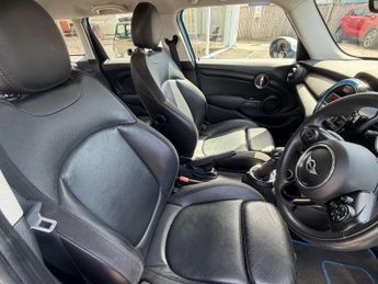MINI HATCH 1.5 Cooper Auto 5dr