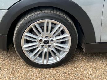 MINI HATCH 1.5 Cooper D Auto 3dr