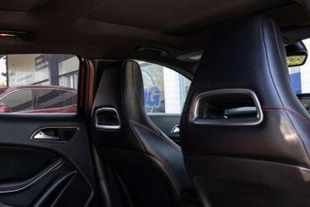 MERCEDES-BENZ 180 2.1 GLA220d AMG Line (Premium Plus) SUV 5dr Diesel 7G-DCT 4MATIC