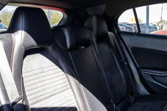 MERCEDES-BENZ 180 2.1 GLA220d AMG Line (Premium Plus) SUV 5dr Diesel 7G-DCT 4MATIC