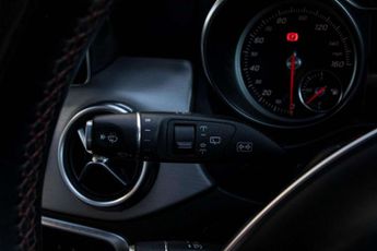 MERCEDES-BENZ 180 2.1 GLA220d AMG Line (Premium Plus) SUV 5dr Diesel 7G-DCT 4MATIC