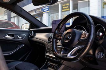 MERCEDES-BENZ 180 2.1 GLA220d AMG Line (Premium Plus) SUV 5dr Diesel 7G-DCT 4MATIC